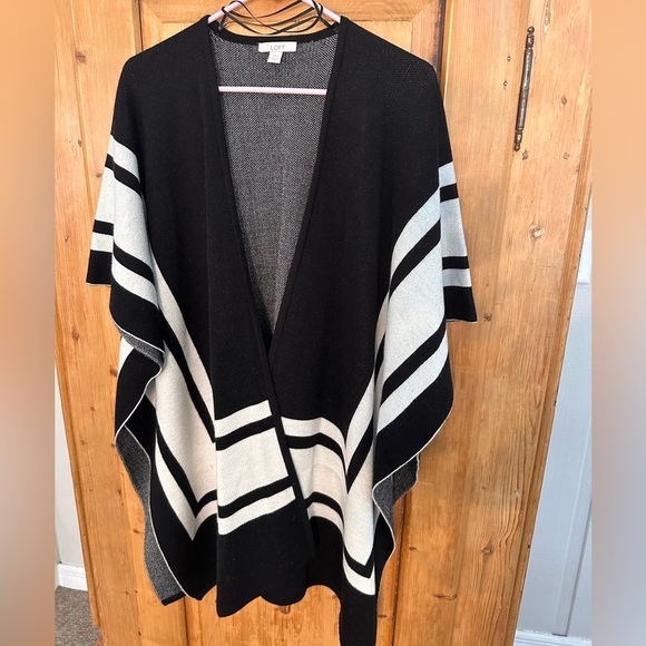 Loft Open Front Poncho Shrug Sweater Sz. XS/S - Runs Very Large!! - Picture 2 of 10